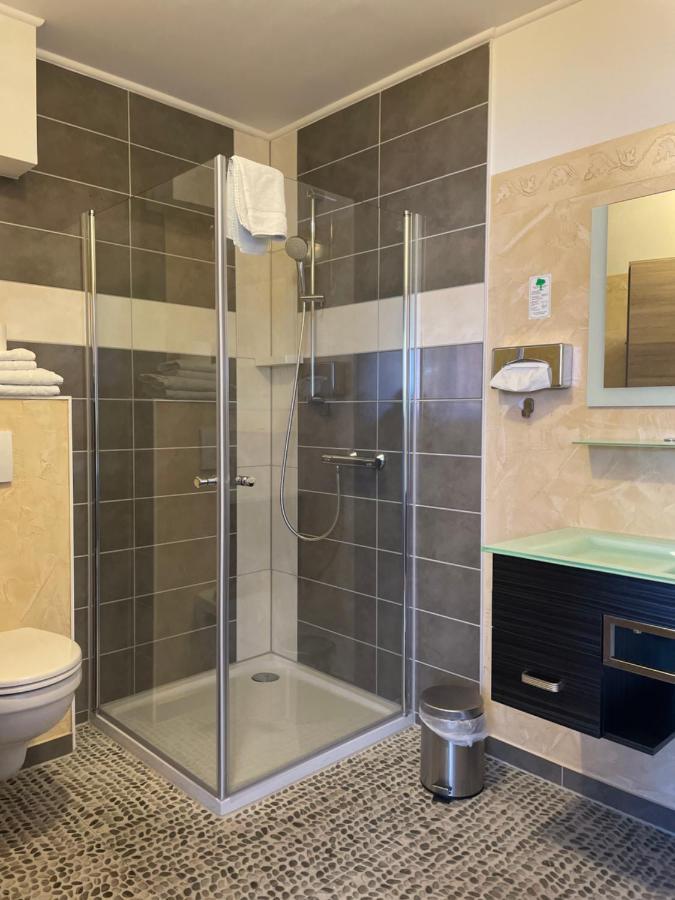 Hotel Neptun Шилиг Екстериор снимка
