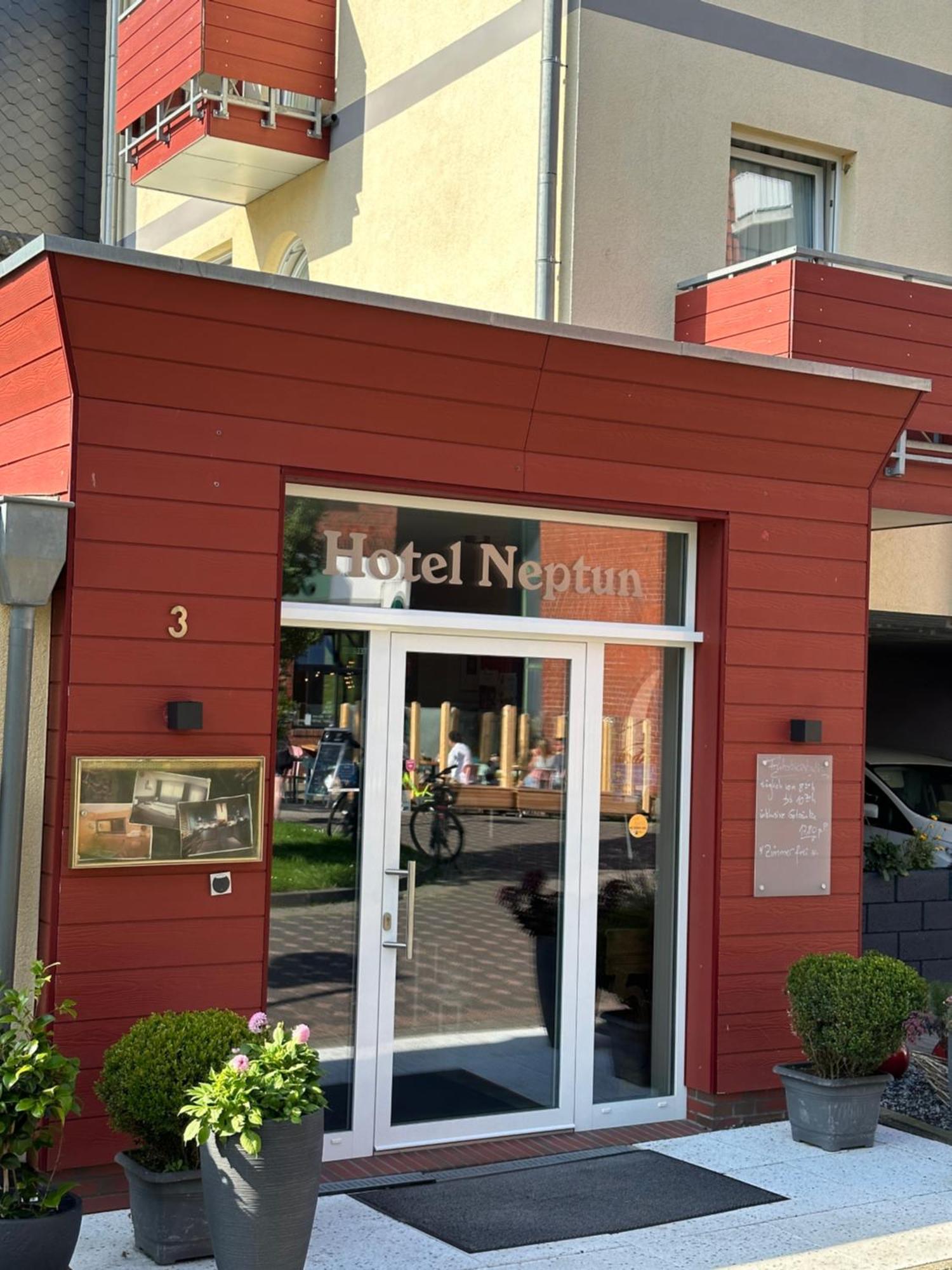 Hotel Neptun Шилиг Екстериор снимка