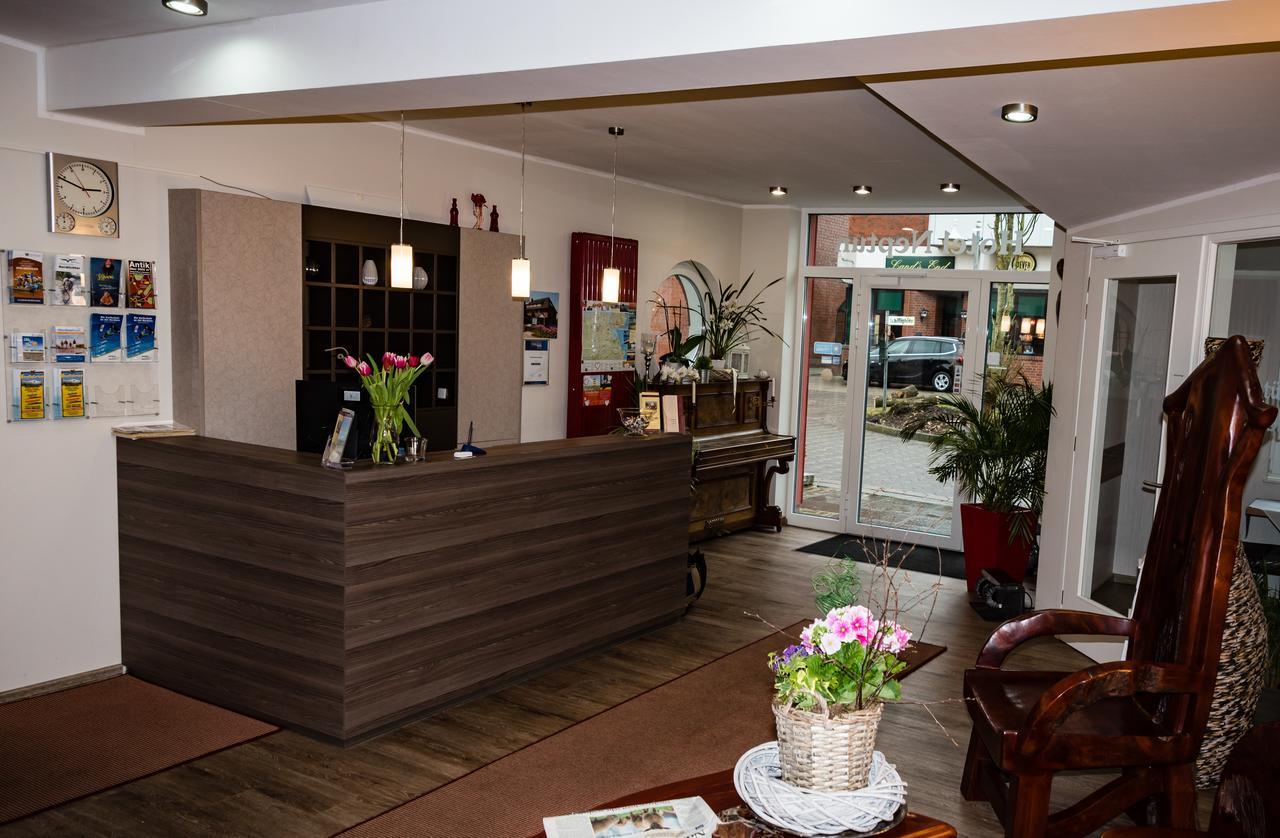 Hotel Neptun Шилиг Екстериор снимка